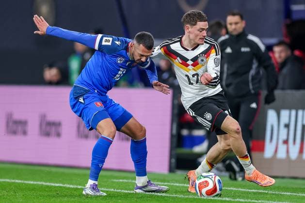 17 11 2025, Football, International match, World Cup Qualification Europe, Germany Slovakia, Red Bull Arena Leipzig , Matchday 10, Season 2025 2026 Ivan Schranz SLK 18 in duel against Florian Wirtz GER 17 Regulations prohibit any use of photographs as image sequences and or quasi video Sachsen Deutschland