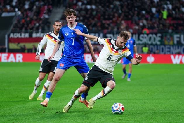 UEFA European Qualifiers World Cup Qualifiers 25 26 Germany Slovakia on 17 11 2025 at the Red Bull Arena in Leipzig Joshua Kimmich Germany 6 in a duel against Leo Sauer Slovakia 7 MH