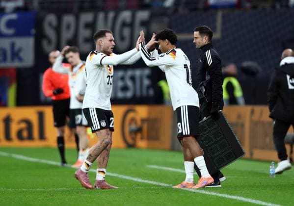 17 11 2025, xtgx, Football World Cup Qualification 2026, Germany Slovakia v l JDavid Raum Deutsche Fussball Nationalmannschaft DFB , Nathaniel Brown Deutsche Fussball Nationalmannschaft DFB Auswechslung Einwechslung DFL DFB REGULATIONS PROHIBIT ANY USE OF PHOTOGRAPHS as IMAGE SEQUENCES and or QUASI VIDEO Leipzig