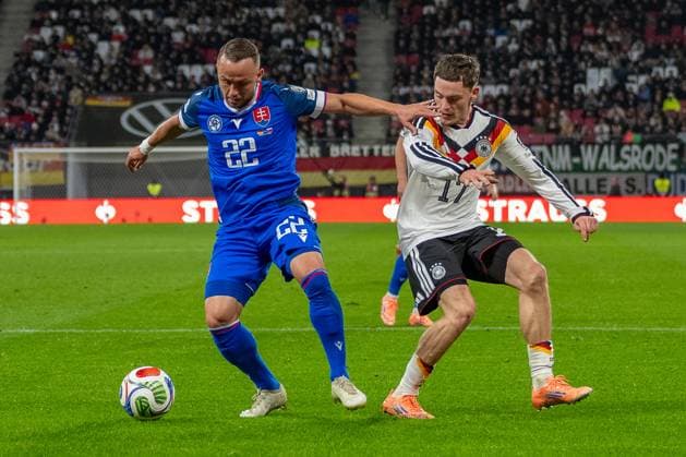 17 11 2025, Football match, World Cup Qualification, Group A, Season 2025 2026, Germany Slovakia in the Red Bull Arena in Leipzig duel between Stanislav Lobotka Slovakia, 22 and Florian Wirtz national team Germany, 17 Important note According to the guidelines of FIFA and UEFA, it is prohibited to use or have used photographs taken in the stadium and or of the game in the form of sequential images and or video-like photo series Photo Kirchner Media TH Copyright: xKirchner-Media THx