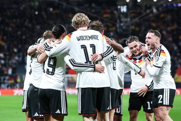 Sport, Football, UEFA European Qualifiers World Cup Qualifiers Europe Group A 10 Matchday Germany Slovakia 17 11 2025, Red Bull Arena Goal celebration Germany after the goal to 3 0 by Leroy Sane Germany, 19 the players are happy Leipzig Red Bull Arena Saxony Germany