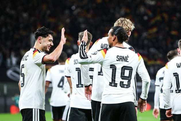 Sport, Football, UEFA European Qualifiers World Cup Qualifiers Europe Group A 10 Matchday Germany Slovakia 17 11 2025, Red Bull Arena Goal celebration Germany after the goal to 3 0 by Leroy Sane Germany, 19 the players are happy Leipzig Red Bull Arena Saxony Germany