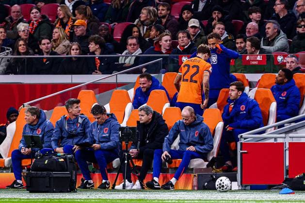 2025-11-17 Netherlands v Lithuania - UEFA World Cup Qualification match AMSTERDAM, NETHERLANDS - NOVEMBER 17: Luciano Valente of Netherlands gets ready for his debut during the UEFA World Cup Qualification match match between Netherlands and Lithuania at Johan Cruijff ArenA on November 17, 2025 in Amsterdam, Netherlands. Amsterdam Johan Cruijff ArenA Netherlands Content not available for redistribution in The Netherlands directly or indirectly through any third parties. Copyright: xPieterxvanxderxWoudex