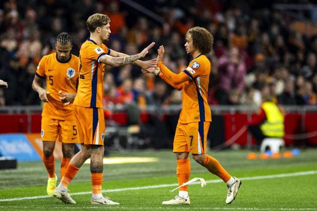 AMSTERDAM - (l-r) Luciano Valente of the Netherlands, Xavi Simons of the Netherlands during the World Cup qualifying match between the Netherlands and Lithuania at the Johan Cruijff ArenA on November 17, 2025 in Amsterdam, Netherlands. ANP KOEN VAN WEEL FIFA 2026 World Cup Qualifier 2025-2026 xVIxANPxSportx xxANPxIVx 542373592 originalFilename: 542373592.jpg