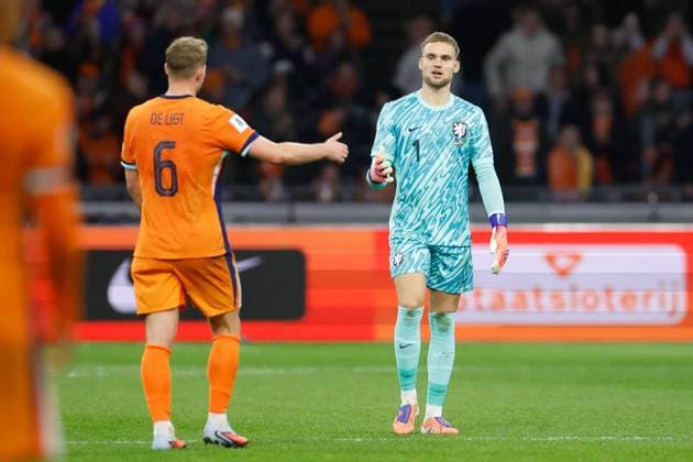 Matthijs de Ligt of the Netherlands, Bart Verbruggen of the Netherlands Netherlands v Lithuania, FIFA World Cup, WM, Weltmeisterschaft, Fussball 2026 Qualifier, Netherlands v Lithuania, Johan Cruijff Arena, November 17, 2025, Amsterdam, Netherlands.