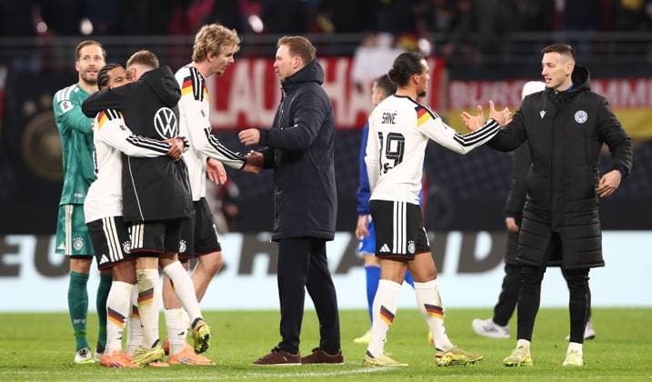 17 11 2025, xtgx, Football World Cup Qualification 2026, Germany Slovakia v l Nick Woltermade German National Football Team DFB , Coach Julian Nagelsmann German National Football Team DFB shakehands DFL DFB REGULATIONS PROHIBIT ANY USE OF PHOTOGRAPHS as IMAGE SEQUENCES and or QUASI VIDEO Leipzig