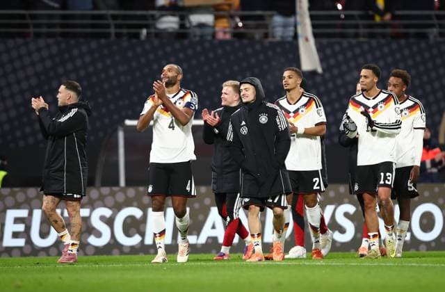 17 11 2025, xtgx, Football World Cup Qualification 2026, Germany Slovakia v l David Raum German Football National Team DFB , Jonathan Tah German Football National Team DFB , Florian Wirtz German Football National Team DFB , Malick Thiaw German Football National Team DFB and Team thanks the fans DFL DFB REGULATIONS PROHIBIT ANY USE OF PHOTOGRAPHS as IMAGE SEQUENCES and or QUASI VIDEO Leipzig