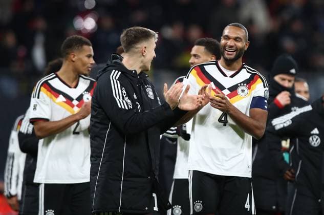 17 11 2025, xtgx, Football World Cup Qualification 2026, Germany Slovakia v l Malick Thiaw German National Football Team DFB , Nico Schlotterbeck German National Football Team DFB , Jonathan Tah German National Football Team DFB thanks the fans DFL DFB REGULATIONS PROHIBIT ANY USE OF PHOTOGRAPHS as IMAGE SEQUENCES and or QUASI VIDEO Leipzig