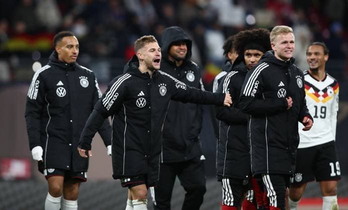 17 11 2025, xtgx, Football World Cup Qualification 2026, Germany Slovakia v l Joshua Kimmich German Football National Team DFB , Karim Adeyemi German Football National Team DFB , Jonathan Jonny Burkhardt German Football National Team DFB thanks the fans DFL DFB REGULATIONS PROHIBIT ANY USE OF PHOTOGRAPHS as IMAGE SEQUENCES and or QUASI VIDEO Leipzig