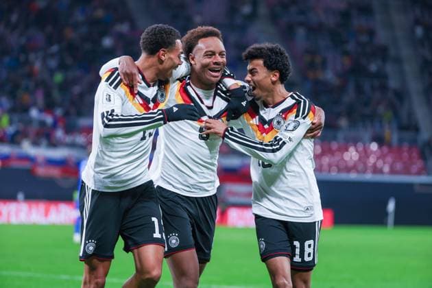 UEFA European Qualifiers World Cup Qualifiers 25 26 Germany Slovakia on 17 11 2025 at the Red Bull Arena in Leipzig Cheers, goal celebration, goal scorer, goal scorer Forza Assan Ouedraogo Germany 9 celebrates near his goal for 6 0 with Felix Nmecha Germany 13 and Nathaniel Brown Germany 18 MH