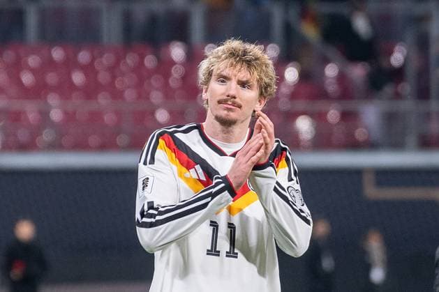 17 11 2025, Football match, World Cup Qualification, Group A, Season 2025 2026, Germany Slovakia at the Red Bull Arena in Leipzig Nick Woltemade National team Germany, 11 thanks the German fans Important note According to FIFA and UEFA regulations, it is prohibited to use or have used photographs taken in the stadium and or of the match in the form of sequential images and or video-like photo series Photo Kirchner Media TH Copyright: xKirchner-Media THx