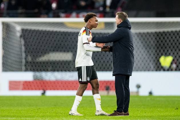 FIFA World Cup UEFA Qualifiers Germany Slovakia 17 11 2025 Forzan Assan Ouedraogo Germany, 9 and Julian Nagelsmann national coach Germany embrace after the win FIFA World Cup UEFA Qualifiers Germany Slovakia Leipzig, Red Bull Arena, 17 11 2025 Copyright: xBEAUTIFULxSPORTS Wunderlx