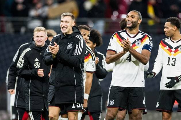 FIFA World Cup UEFA Qualifiers Germany Slovakia 17 11 2025 Nico Schlotterbeck Germany, 15 , Jonathan Tah Germany, 4 laughing after the win FIFA World Cup UEFA Qualifiers Germany Slovakia Leipzig, Red Bull Arena, 17 11 2025 Copyright: xBEAUTIFULxSPORTS Wunderlx