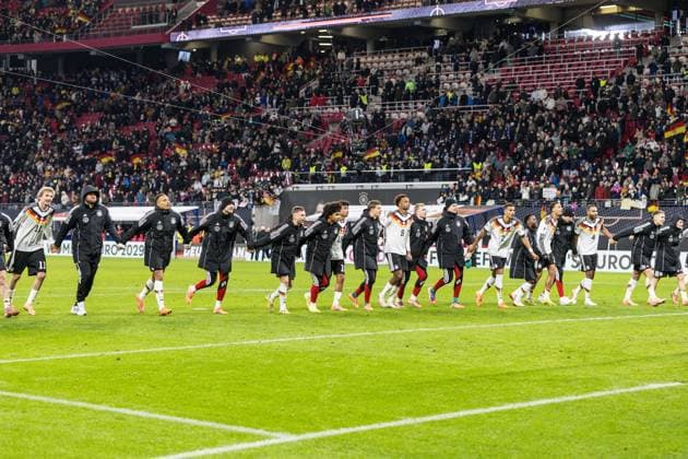 GER, UEFA Qualifying for the 2026 FIFA World Cup, Germany Slovakia 17 11 2025, Red Bull Arena Zentralstation, Leipzig, GER, UEFA Qualifying for the 2026 FIFA World Cup, Germany Slovakia Team Germany thanks the fans Â nordphotoxGmbHxx xAlexanderxTrienitz nph00051