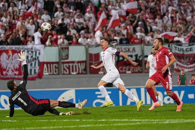 Malta 17.11.2025. Pilka nozna Eliminacje Mistrzostw Swiata 2026 sezon 2025 2026 kolejka 10 mecz: Malta - Polska --- Football FIFA World Cup, WM, Weltmeisterschaft, Fussball Qualifiers season 2025 2026 round 10 match: Malta - Poland nz Robert Lewandowski Fot. Igor Zadecki Arena Akcji NEWSPIX.PL --- newspix.pl 