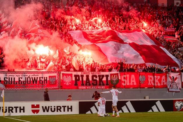 2025.11.17 Malta Pilka nozna Kwalifikacje Mistrzostw Swiata 2026 Malta - Polska N z Gol bramka radosc Pawel Wszolek, kibice race, Piotr Zielinski Foto Marcin Karczewski PressFocus 2025.11.17 Malta Football - FIFA World Cup, WM, Weltmeisterschaft, Fussball 2026 Qualifying round Malta - Poland Gol bramka radosc Pawel Wszolek, kibice race, Piotr Zielinski Credit: Marcin Karczewski PressFocus NEWSPIX.PL --- newspix.pl 