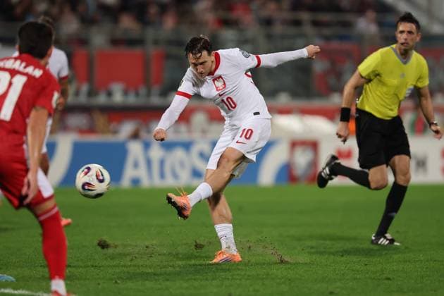 Piotr Zielinski of Poland shoots at goal to score the 2-3 goal during the FIFA World Cup, WM, Weltmeisterschaft, Fussball 26 UEFA European Qualifier Group G match between Malta and Poland, at the National Stadium, in Ta Qali, Malta, 17 November 2025. FIFA World Cup 26 Qualifiers - Malta vs Poland