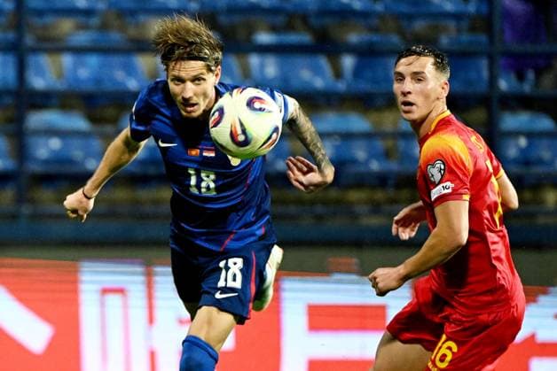 Podgorica, Montenegro, 171125. City Stadium. Football match of the 10th round of Group L of the European qualifiers for the FIFA World Cup, WM, Weltmeisterschaft, Fussball 2026, Montenegro - Croatia. In the photo: Kristijan Jakic, Marko Perovic. Photo: Tom Dubravec CROPIX Split CROATIA Copyright: xxTomxDubravecx crna_gora_hrvatska59-171125