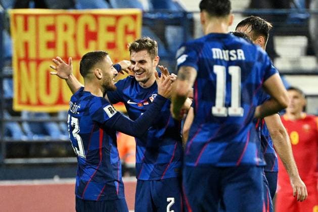 Podgorica, Montenegro, 171125. City Stadium. Football match of the 10th round of Group L of the European qualifiers for the FIFA World Cup, WM, Weltmeisterschaft, Fussball 2026, Montenegro - Croatia. In the photo: Nikola Vlasic, Josip Stanisic Photo: Tom Dubravec CROPIX Split CROATIA Copyright: xxTomxDubravecx crna_gora_hrvatska76-171125