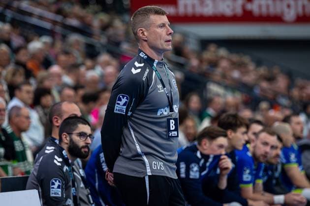 17 11 2025, xovx, Handball Daikin Handball Bundesliga, HSG Wetzlar VfL Gummersbach Coach Gudjon Valur Sigurdsson VfL Gummersbach Wetzlar Buderus Arena Hessen Germany EN