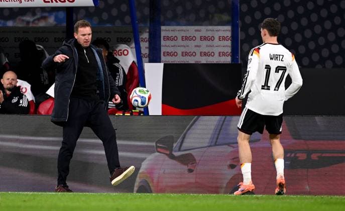 Football International Qualification World Cup 2026 in Leipzig Group A 6 Matchday Germany Slovakia 17 11 2025 National coach Julian Nagelsmann left, Germany passes the ball to Florian Wirtz right, Germany