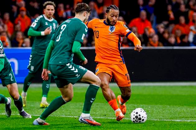 Memphis Depay of the Netherlands shoots the ball under pressure from Edgaras Utkus of Lithuania Netherlands v Lithuania, FIFA World Cup, WM, Weltmeisterschaft, Fussball 2026 Qualifier, Netherlands v Lithuania, Johan Cruijff Arena, November 17, 2025, Amsterdam, Netherlands.