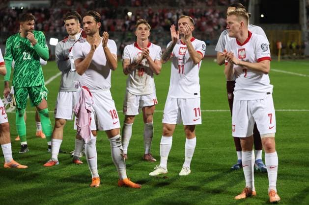 TA QALI 17.11.2025 MECZ 8. KOLEJKA GRUPA G ELIMINACJE DO MISTRZOSTW SWIATA 2026: MALTA - POLSKA 2:3 --- FIFA World Cup, WM, Weltmeisterschaft, Fussball 2026 QUALIFYING ROUND GROUP G MATCH: MALTA - POLAND 2:3 BARTLOMIEJ DRAGOWSKI KRYSPIN SZCZESNIAK BARTOSZ BERESZYNSKI MICHAL SKORAS KAMIL GROSICKI FOT. PIOTR KUCZA FOTOPYK NEWSPIX.PL --- newspix.pl 
