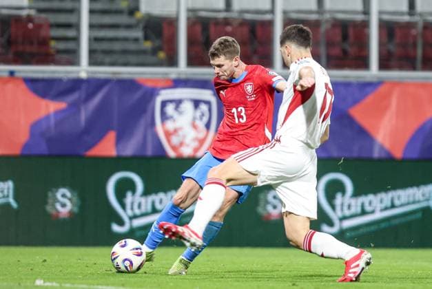 17.11.2025, Olomouc Pilka nozna Eliminacje Mistrzostw Swiata 2026 mecz 8 : Czechy - Gibraltar - Football 2026 FIFA World Cup, WM, Weltmeisterschaft, Fussball qualifiers round Match 8 : Czech Republic - Gibraltar Nz. David Doudera Jayce Olivero Fot. Michal Chwieduk Arena Akcji NEWSPIX.PL --- newspix.pl 