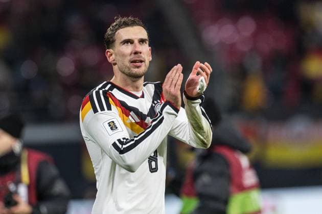 GER, UEFA Qualifying for the 2026 FIFA World Cup, Germany Slovakia 17 11 2025, Red Bull Arena Zentralstation, Leipzig, GER, UEFA Qualifying for the 2026 FIFA World Cup, Germany Slovakia Leon Goretzka Germany 8 thanks the fans Â nordphotoxGmbHxx xAlexanderxTrienitz nph00051