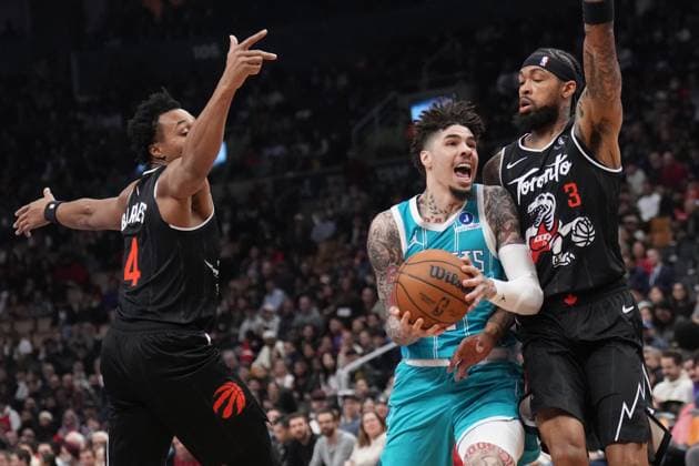 November 17, 2025, Toronto, On, CANADA: Charlotte Hornets guard Lamelo Ball (1) drives to the basket as Toronto Raptors forward guard Scottie Barnes (4) and Raptors forward Brandon Ingram (3) defend during first half NBA, Basketball Herren, USA basketball action in Toronto on Monday, November 17, 2025. Canada News - November 17, 2025  - ZUMAc35_ 20251117_zaf_c35_158 Copyright: xNathanxDenettex