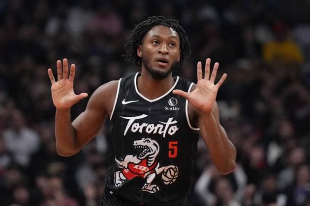 November 17, 2025, Toronto, On, CANADA: Toronto Raptors guard Immanuel Quickley (5) reacts after making a three point basket against the Charlotte Hornets during first half NBA, Basketball Herren, USA basketball action in Toronto on Monday, November 17, 2025. Canada News - November 17, 2025  - ZUMAc35_ 20251117_zaf_c35_159 Copyright: xNathanxDenettex