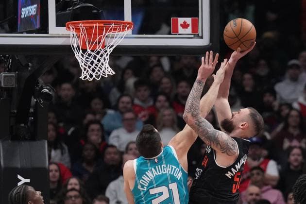 November 17, 2025, Toronto, On, CANADA: Toronto Raptors forward center Sandro Mamukelashvili (54) shoots over Charlotte Hornets guard Pat Connaughton (21) during first half NBA, Basketball Herren, USA basketball action in Toronto on Monday, November 17, 2025. Canada News - November 17, 2025  - ZUMAc35_ 20251117_zaf_c35_164 Copyright: xNathanxDenettex