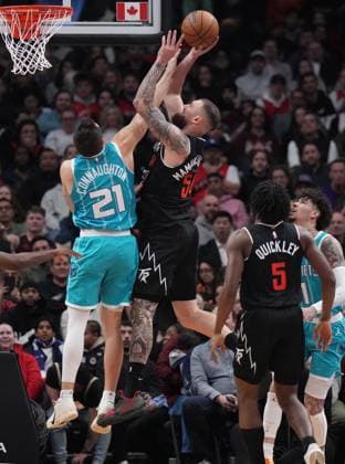 November 17, 2025, Toronto, On, CANADA: Toronto Raptors forward center Sandro Mamukelashvili (54) shoots over Charlotte Hornets guard Pat Connaughton (21) during first half NBA, Basketball Herren, USA basketball action in Toronto on Monday, November 17, 2025. Canada News - November 17, 2025  - ZUMAc35_ 20251117_zaf_c35_165 Copyright: xNathanxDenettex