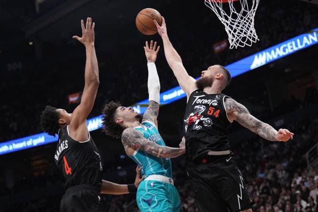November 17, 2025, Toronto, On, CANADA: Toronto Raptors forward center Sandro Mamukelashvili (54) rejects the shot from Charlotte Hornets guard Lamelo Ball (1) as Raptors forward guard Scottie Barnes (4) looks on during first half NBA, Basketball Herren, USA basketball action in Toronto on Monday, November 17, 2025. Canada News - November 17, 2025  - ZUMAc35_ 20251117_zaf_c35_168 Copyright: xNathanxDenettex