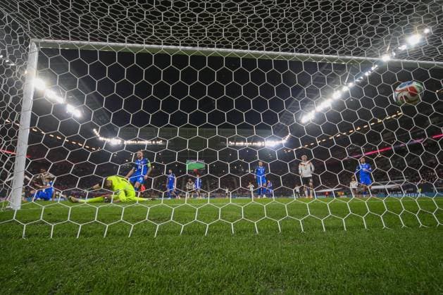 UEFA European Qualifiers World Cup Qualifiers 25 26 Germany Slovakia on 17 11 2025 at the Red Bull Arena in Leipzig Ridle Baku Germany 23 scores the goal against goalkeeper Martin Dubravka Slovakia 1 to make it 5 - 0 MH