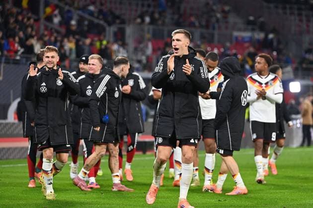 Final cheer Joshua KIMMICH GER , Nico SCHLOTTERBECK GER after the end of the match, cheering,joy,enthusiasm,action team photo,team,team,team photo football international match, World Cup Qualification Group A Matchday 06, Germany GER Slovakia SVK 6 0 on 17 11 2025, RED BULL ARENA