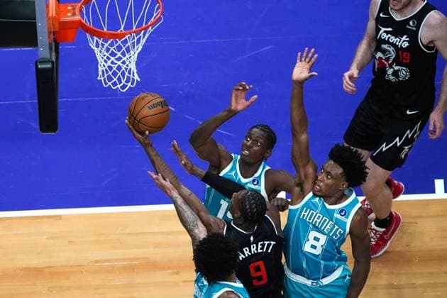 Charlotte Hornets vs Toronto Raptors TORONTO, CANADA - NOVEMBER 17 : RJ Barrett (9) of Toronto Raptors in action during the NBA, Basketball Herren, USA basketball game between Charlotte Hornets and Toronto Raptors at the Scotiabank Arena on November 17, 2025 in Toronto, Ontario, Canada. Mert Alper Dervis Anadolu Ontario Canada. Editorial use only. Please get in touch for any other usage.  Copyright: x2025xAnadoluxMertxAlperxDervÄ±Åüx