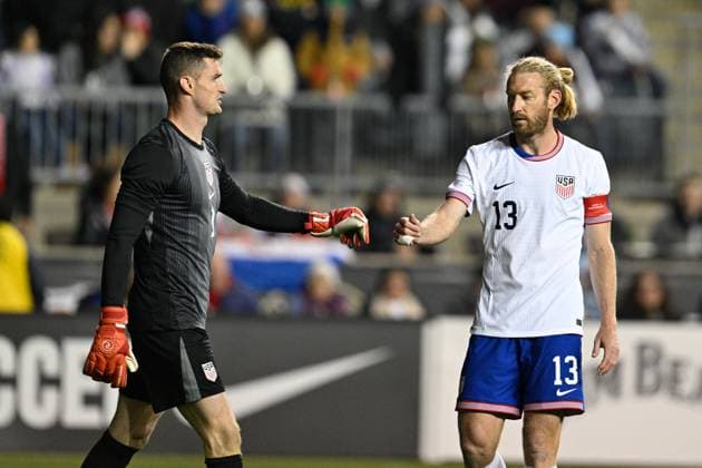 CHESTER, PA - NOVEMBER 15: United States goalkeeper Matt Freese 1 and United States defender Tim Ream 13 fist bump during the International Friendly, Länderspiel, Nationalmannschaft match between Paraguay Men™s national team, Nationalteam and the United States of America Men™s national team on November 15th, 2025 at Subaru Park in Chester, PA. (Photo by Terence Lewis Icon Sportswire) SOCCER: NOV 15 USA vs Paraguay EDITORIAL USE ONLY Icon251115069