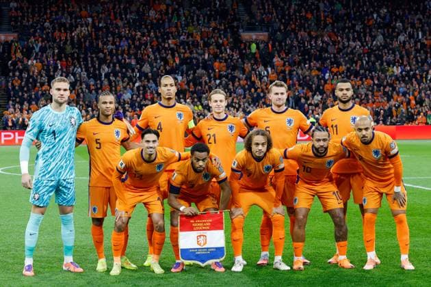 FIFA World Cup, WM, Weltmeisterschaft, Fussball 2026 Qualifier - Netherlands vs Lithuania, Netherlands teamphoto of the Netherlands, Bart Verbruggen of the Netherlands, Nathan Ake of the Netherlands, Virgil van Dijk of the Netherlands, Frenkie de Jong of the Netherlands, Matthijs de Ligt of the Netherlands, Cody Gakpo of the Netherlands, Tijjani Reijnders of the Netherlands, Jurrien Timber of the Netherlands, Xavi Simons of the Netherlands, Memphis Depay of the Netherlands, Donyell Malen of the Netherlands during the FIFA World Cup 2026 Qualifier match between Netherlands and Lithuania at the Johan Cruijff Arena in Amsterdam, Netherlands, November 17, 2025. Amsterdam Netherlands  Copyright: xMatrixxImagesx xHenkxJanxDijksx