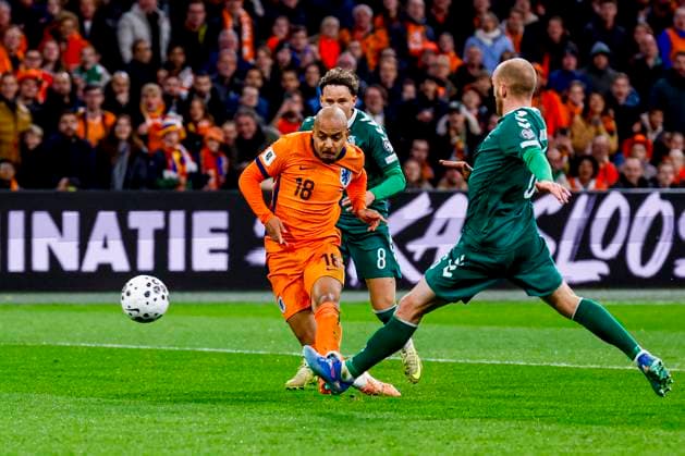 FIFA World Cup, WM, Weltmeisterschaft, Fussball 2026 Qualifier - Netherlands vs Lithuania, Netherlands Donyell Malen of the Netherlands shoots on goal and scores the 4-0 during the FIFA World Cup 2026 Qualifier match between Netherlands and Lithuania at the Johan Cruijff Arena in Amsterdam, Netherlands, November 17, 2025. Amsterdam Netherlands  Copyright: xMatrixxImagesx xMarcelxterxBalsx
