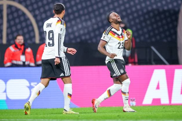 17.11.2025, Fußball, Länderspiel, WM-Qualifikation Europa, Deutschland - Slowakei, Red Bull Arena (Leipzig), 10. Spieltag, Saison 2025 2026: Torjubel nach dem Tor zum 5:0 durch Torschütze Ridle Baku (GER 23) neben Leroy Sane (GER 19) Regulations prohibit any use of photographs as image sequences and or quasi-video. Sachsen Deutschland