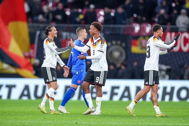 17 11 2025, Football, International match, World Cup Qualification Europe, Germany Slovakia, Red Bull Arena Leipzig , Matchday 10, Season 2025 2026 Joy after the 6 0 victory of the German team Final celebration Leroy Sane GER 19 hugs Forzan Assan Ouedraogo GER 09 Regulations prohibit any use of photographs as image sequences and or quasi video Saxony Germany