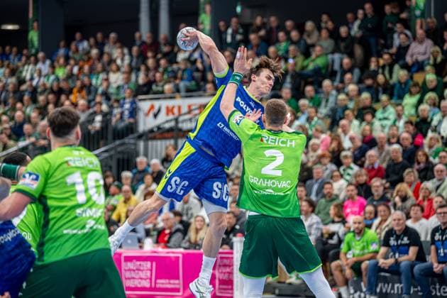 Handball Bundesliga HSG Wetzlar VfL Gummersbach, 17 11 25 Miro Schluroff VfL Gummersbach, 15 , Nikola Grahovac HSG Wetzlar, 2 , Josip Simic HSG Wetzlar, 10 Handball Bundesliga HSG Wetzlar VfL Gummersbach Wetzlar, 17 11 25 Copyright: xBEAUTIFULxSPORTS Roeczeyx
