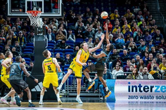 Basketball Berlin 17 11 2025 Season 2025 2026 BBL Cup Quarterfinals Men, Men Alba Berlin Science City Jena Keith Braxton Jena, No 13 Moses Wood Alba Berlin, No 11