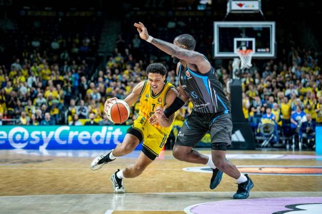 Basketball Berlin 17 11 2025 Season 2025 2026 BBL Cup Quarterfinals Men, Men Alba Berlin Science City Jena Jack Kayil Alba Berlin, No 07 Naz Bohannon Jena, No 15