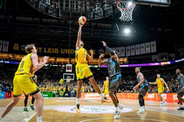 Basketball Berlin 17 11 2025 Season 2025 2026 BBL Cup Quarterfinals Men, Men Alba Berlin Science City Jena Norris Agbakoko Alba Berlin, No 17