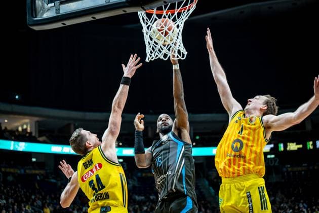 Basketball Berlin 17 11 2025 Season 2025 2026 BBL Cup Quarterfinals Men, Men Alba Berlin Science City Jena Naz Bohannon Jena, No 15 Justin Bean Alba Berlin, No 34 Moses Wood Alba Berlin, No 11