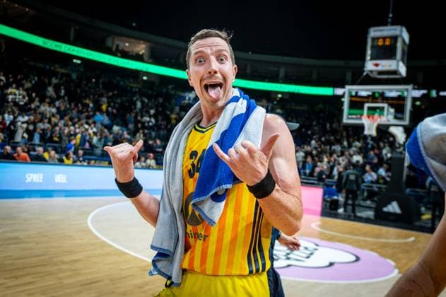 Basketball Berlin 17 11 2025 Season 2025 2026 BBL Cup Quarterfinals Men, Men Alba Berlin Science City Jena Justin Bean Alba Berlin, No 34 Jubel