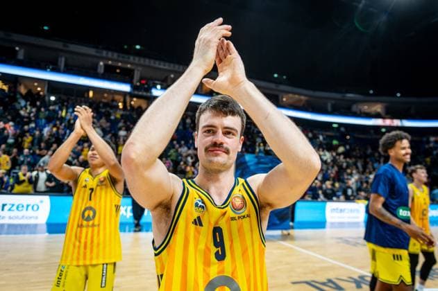 Basketball Berlin 17 11 2025 Season 2025 2026 BBL Cup Quarterfinals Men, Men Alba Berlin Science City Jena Jonas Mattisseck Alba Berlin, No 09 Jubel