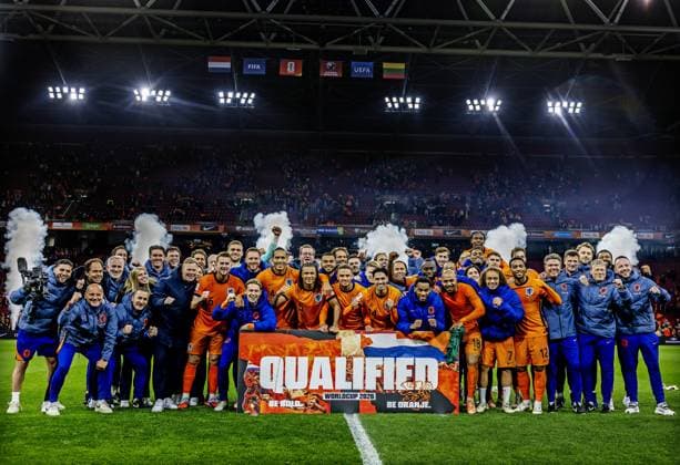 AMSTERDAM, 17-11-2025, Johan Cruijff ArenA , season 2025 2026 , FIFA World Cup, WM, Weltmeisterschaft, Fussball Qualifier football , match between The Netherlands and Lithuania 4-0. Pictures shows the complete squad celebrate the qualification Netherlands - Lithuania  x32081619x Copyright: